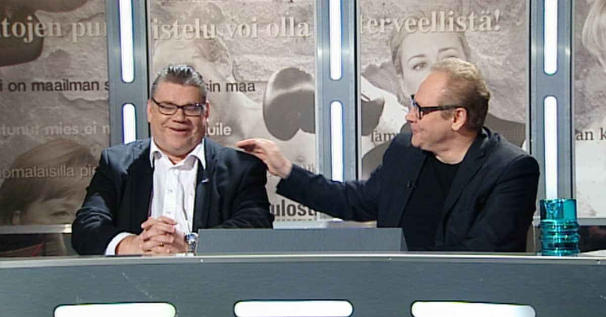 Timo Soini Laukaisee Viihdeohjelmassa Hakeudutaan Natoon Yle Uutiset