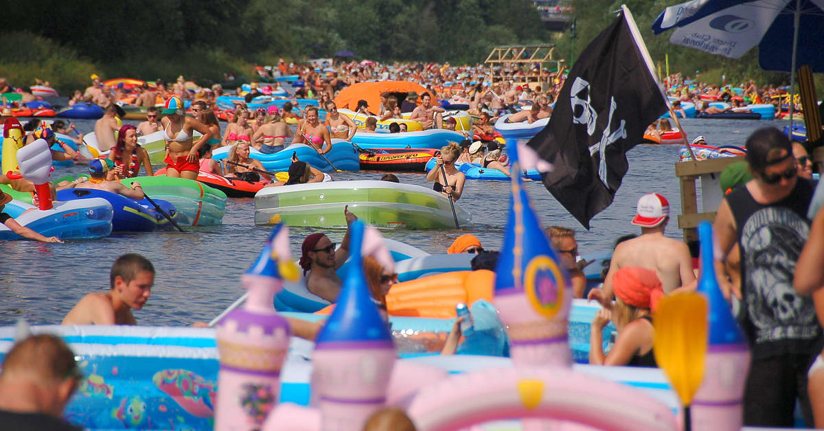 Monday's papers Extremism in Finland, beer float mess and open fire