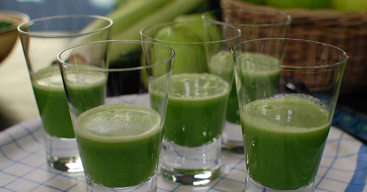 Uppfriskande råsaft med vetegräs | Recept | Svenska Yle