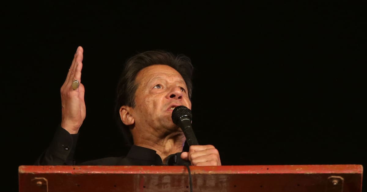 Krikettimestari saattaa nousta tappioasemasta – Pakistanin syrjäytetty pääministeri Imran Khan aikoo palata valtaan