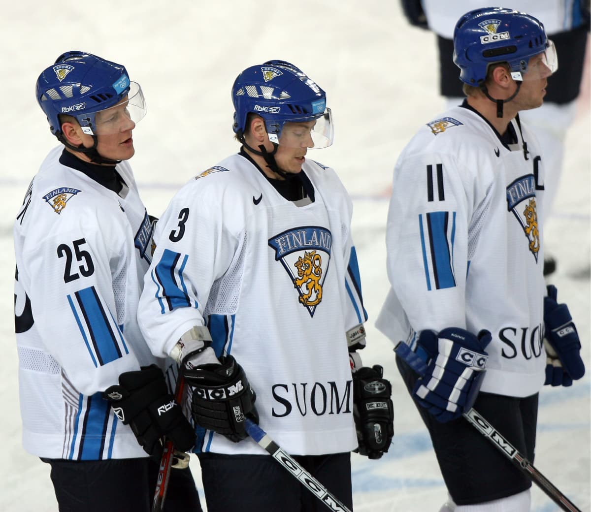 Jukka Hentunen, Petteri Nummelin ja Saku Koivu vuonna 2006.