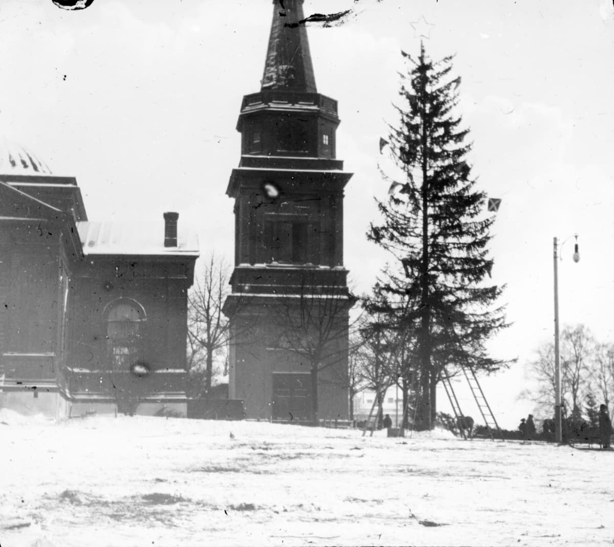 Joulukuusi Tampereen Keskustorilla vuonna 1904