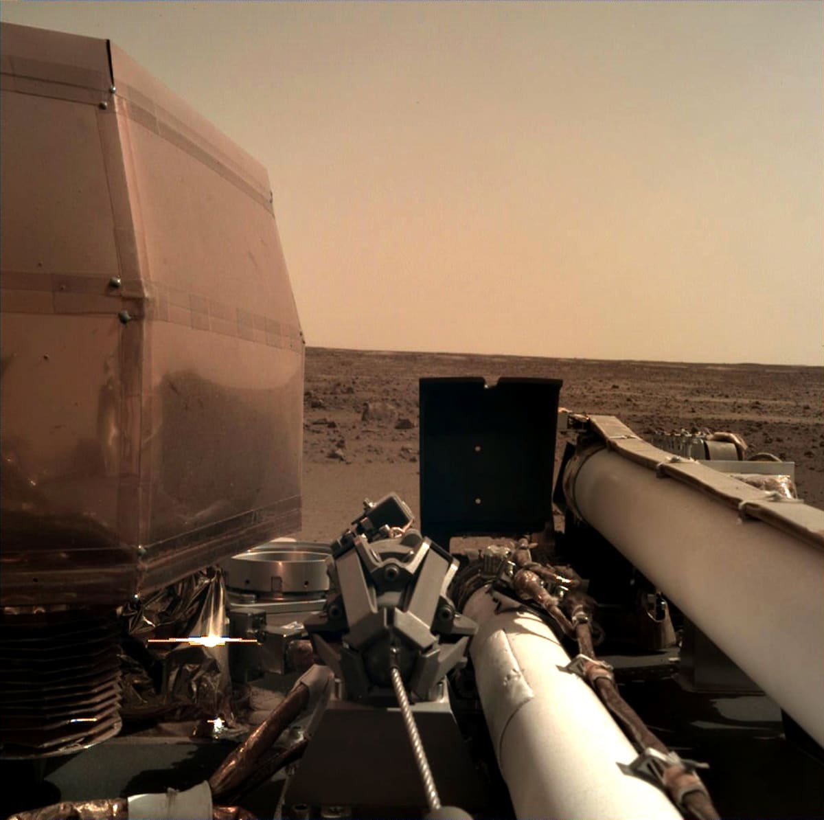 InSight-luotaimen ottama kuva Marsista.