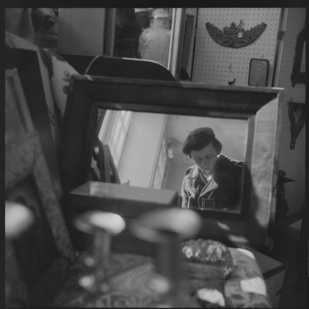  Vivian Maierin omakuva, peilissä