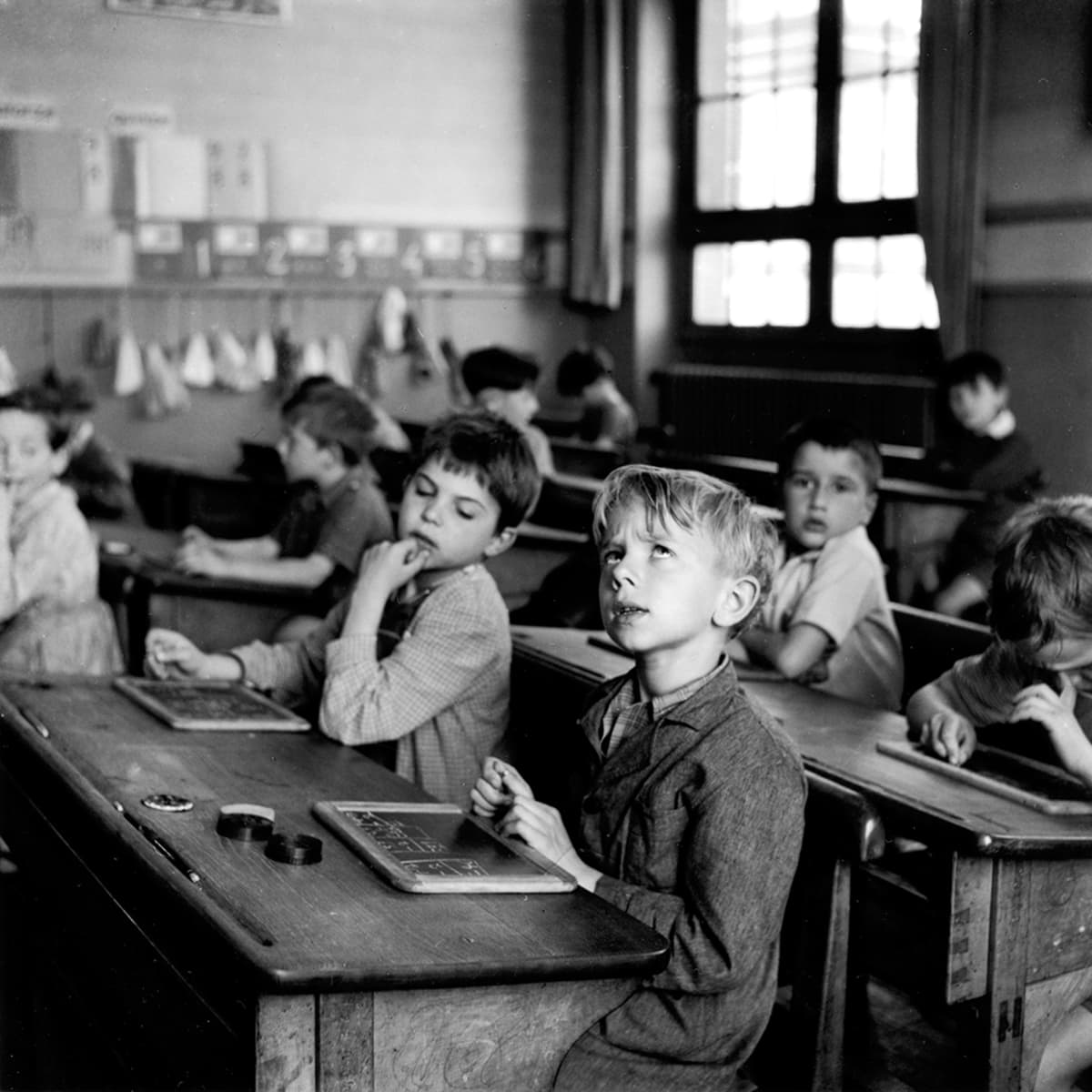 Koululuokka vuodelta 1956 Pariisissa.