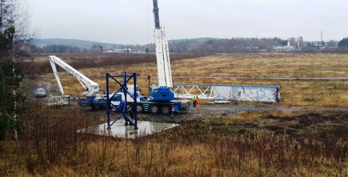 Sunny Car Centerin mainostolppa