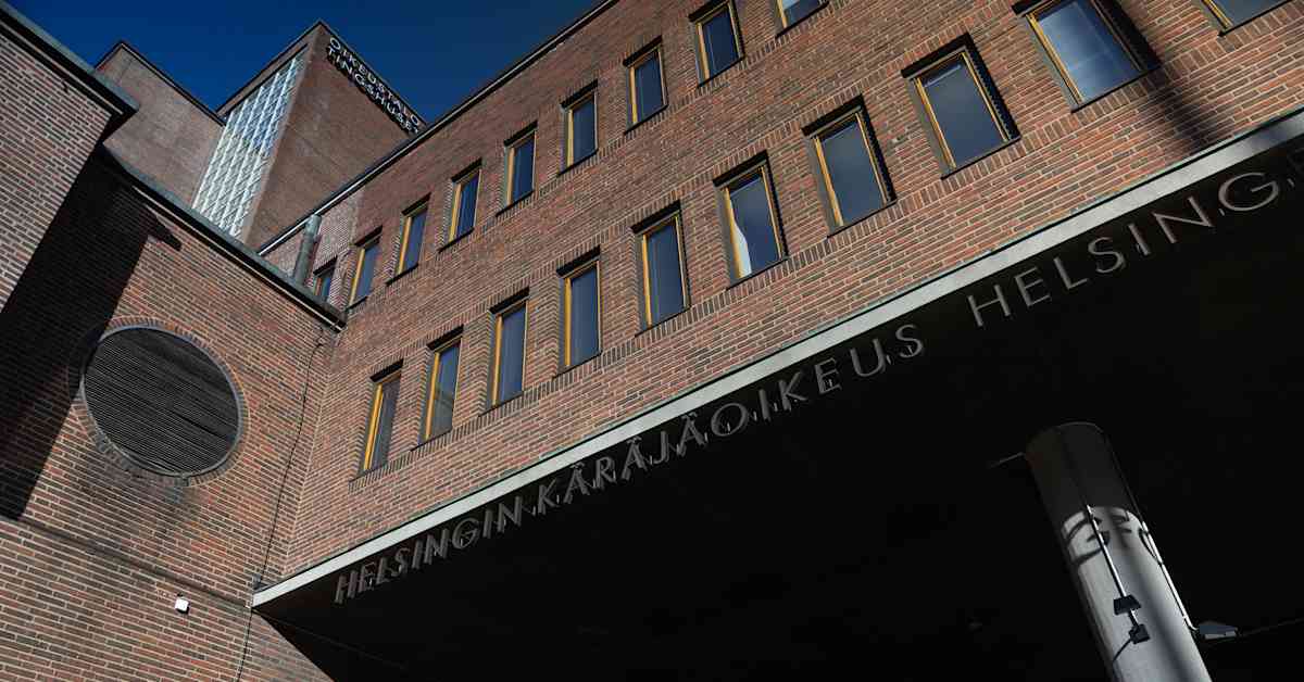 Kahden elokapinalaisen syytteet niskoittelusta poliisia vastaan hylättiin