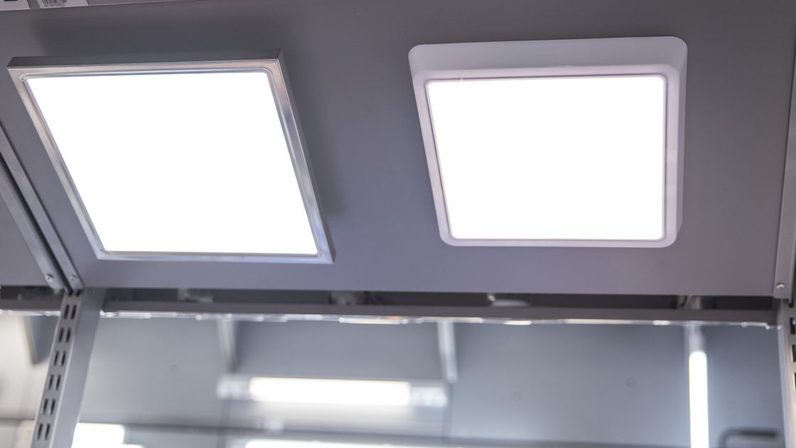 Kaupan hyllyllä on yhä enemmän valaisimia, joiden lamppuja ei voi vaihtaa – silti ne voivat olla perinteisiä valaisimia ympäristöystävällisempiä