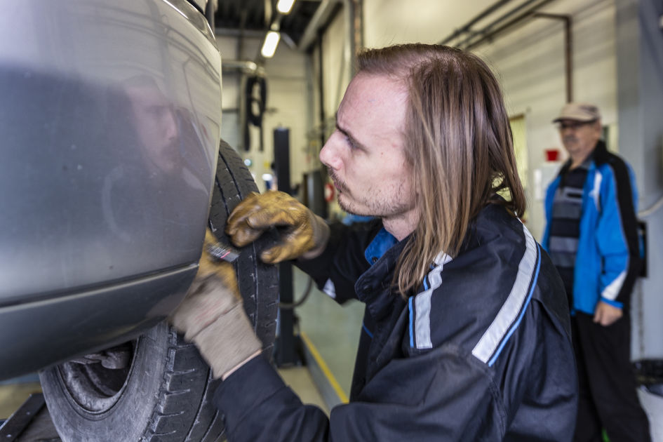 Uusi Laki Tuli Voimaan Ja Katsastusasemilla Alkoi Heti Pudotuspeli Irtisanomisia Lomautuksia Ja Toimipaikkoja Kiinni Yle Uutiset Yle Fi