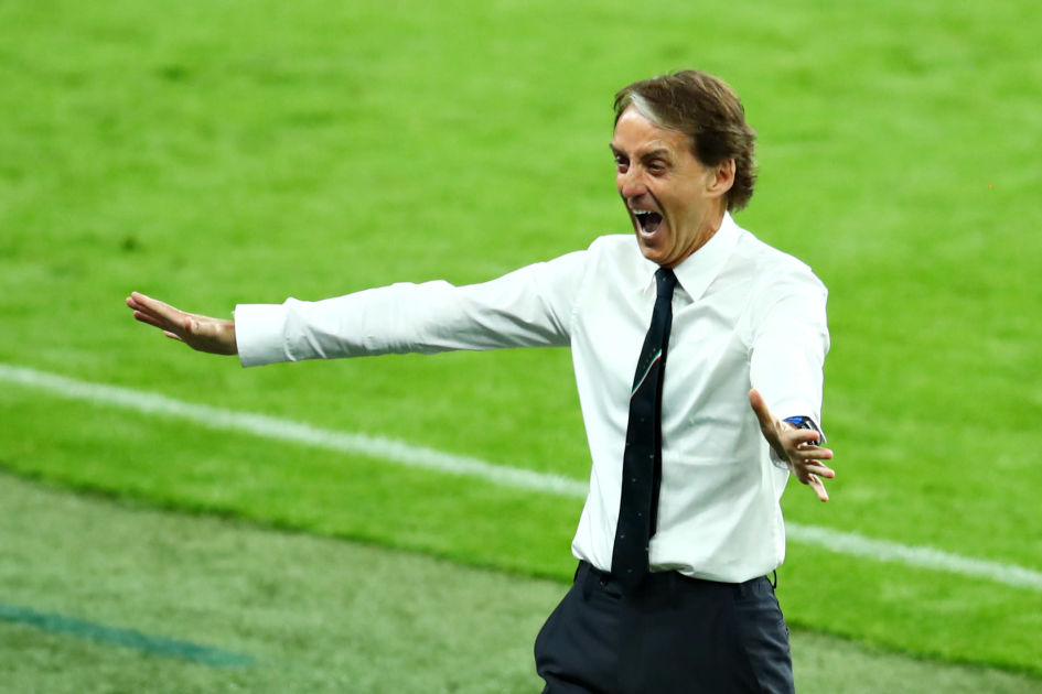 Roberto Mancini odotti joukkuekaveriaan puolialastomana pukukopissa ja oli raivona – tällainen on Italian lentoon saanut voimakasluonteinen valmentaja - Vimarsana News
