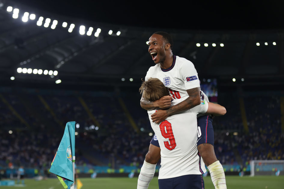 Englannin suurin tähti muutti isänsä murhan jälkeen Jamaikalta Lontooseen – Raheem Sterling kritisoi mediaa rasismista ja edistää tasa-arvoa - Vimarsana News