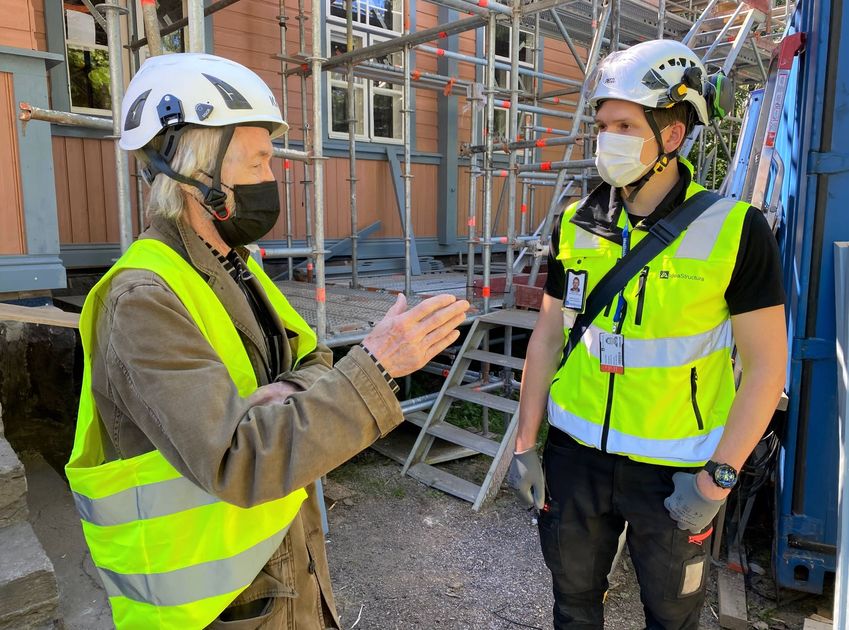 Näin 130-vuotiasta hirsikoulua entisöidään vanhaan loistoonsa – harvinainen projekti saa kiitokset jopa emeritusprofessori Panu Kailalta - Vimarsana News