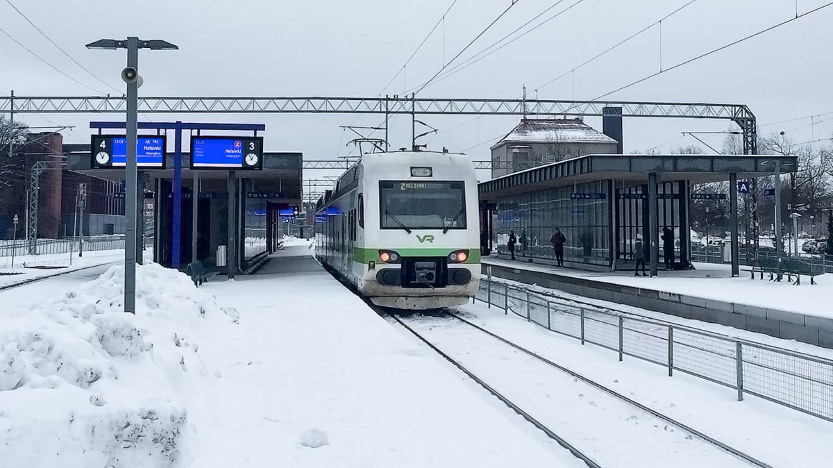 Etelä-Suomen junaliikenteessä ollut viivästyksiä, taajamajunat Riihimäen ja  Lahden välillä korvataan toistaiseksi busseilla