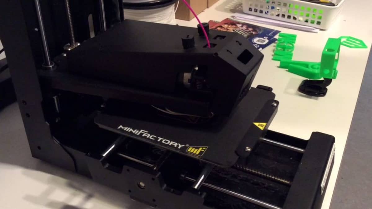 3D-tulostin valmistaa tietokonemallin mukaan kolmiulotteisia esineitä