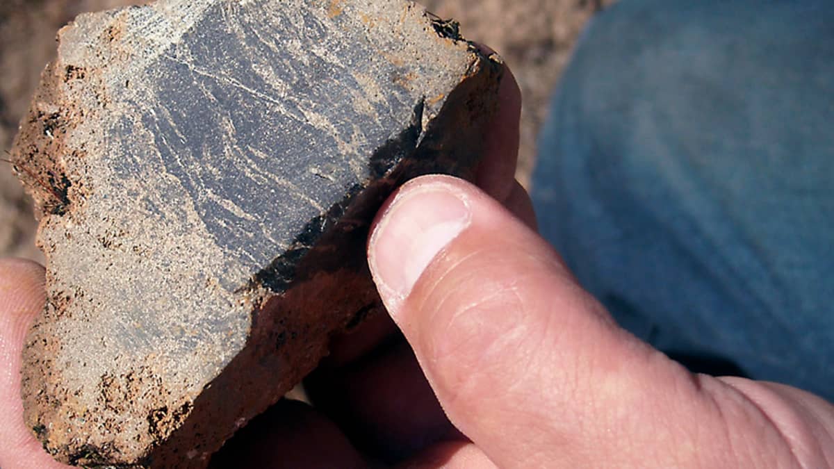 Kiviharrastajat tekevät malminetsinnän jalkatyötä | Yle Uutiset