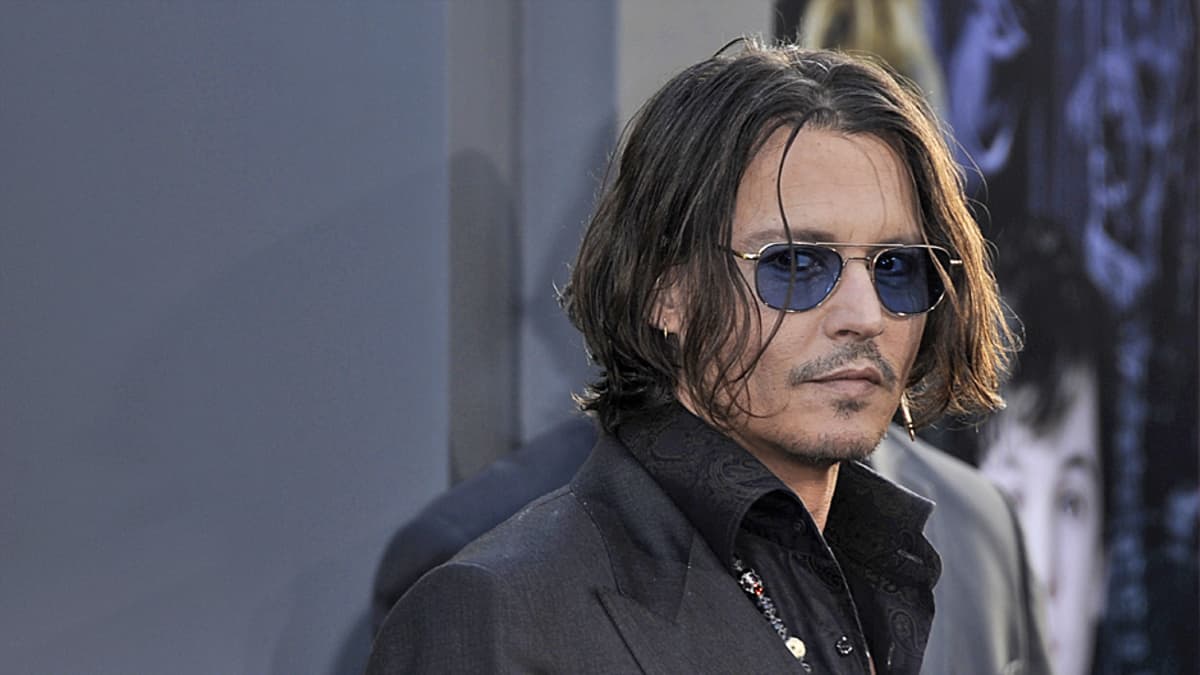 Johnny Depp Dark Shadows -elokuvan ensi-illassa Hollywoodissa 7. toukokuuta.