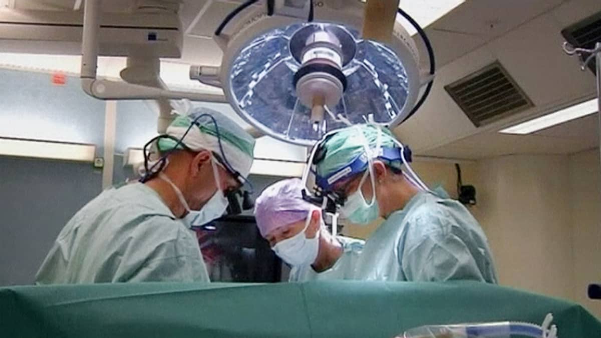 Göteborgin yliopiston erikoislääkärit tekevät kohdunsiirtoleikkausta Ruotsissa.