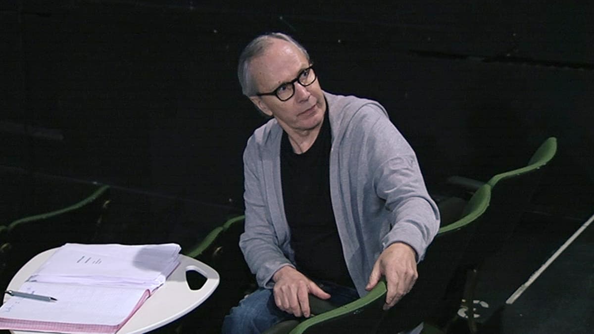 Karkkipäivä-näytelmän ohjaaja Pekka Milonoff.