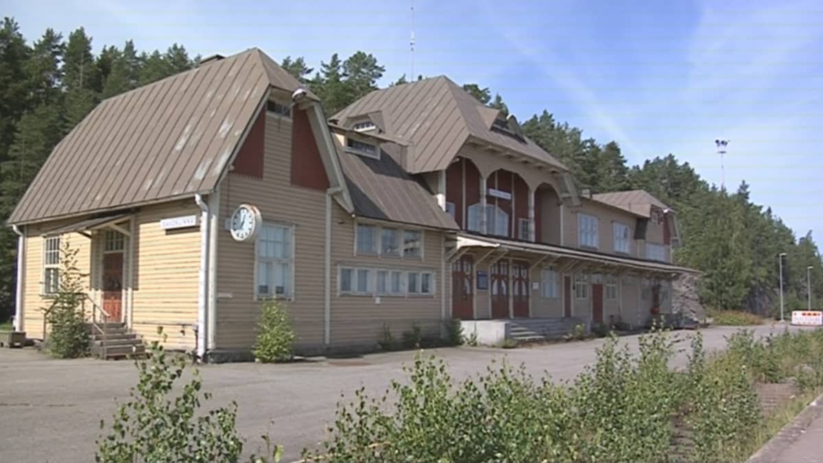 Savonlinnan vanha rautatieasema, autio suojelukohde | Yle Uutiset