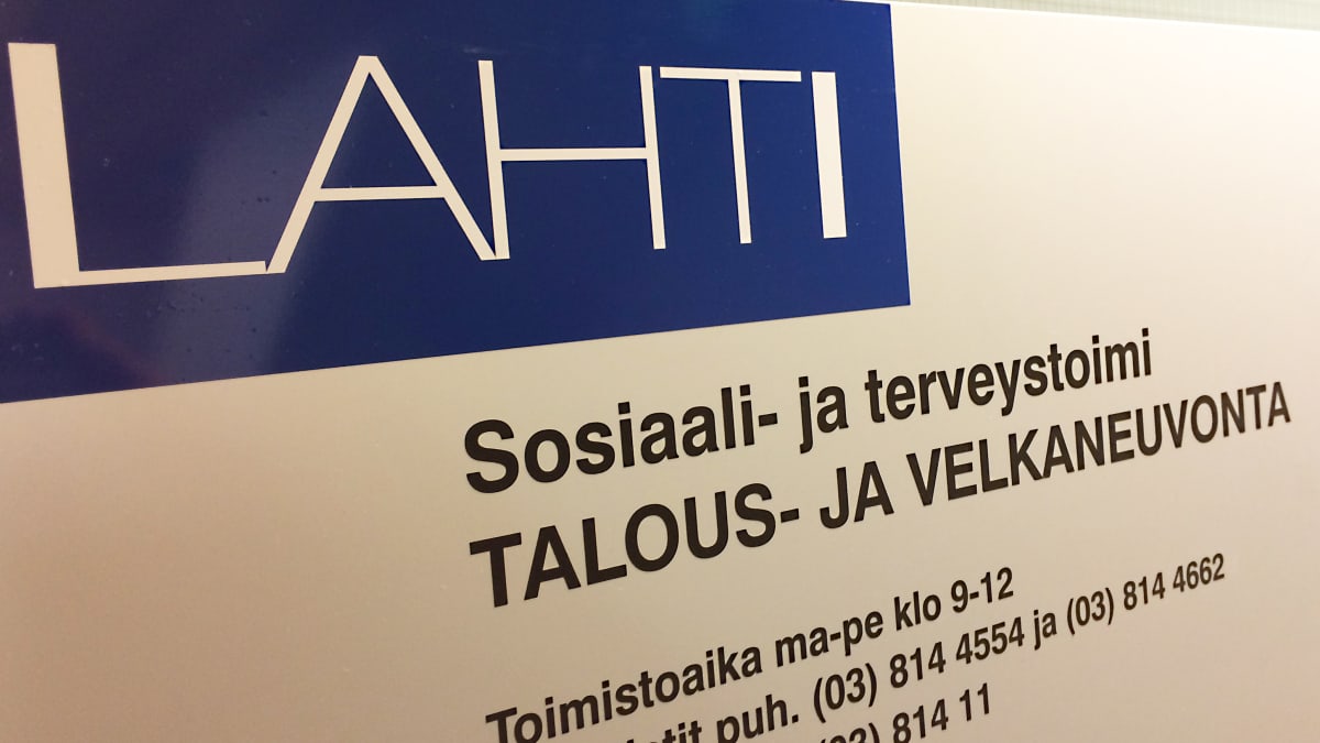 Velkaneuvonta: ”80 pikavippiä yhdellä ihmisellä on jo arkipäivää” | Yle  Uutiset
