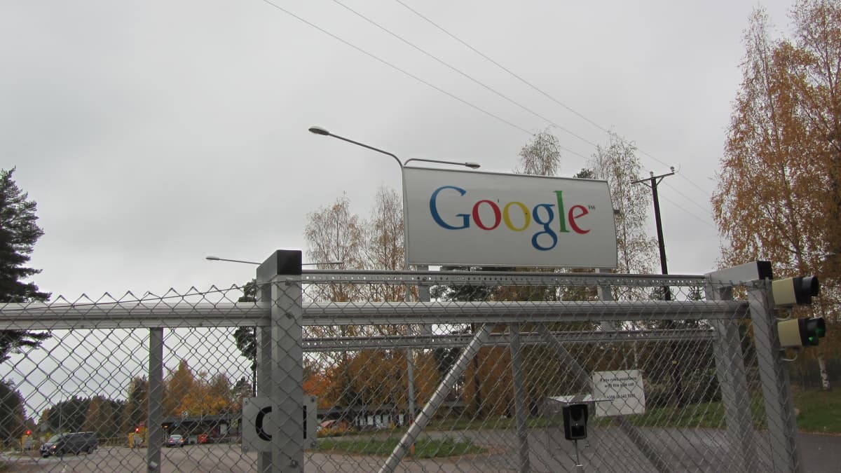 Vanha maamerkki, paperitehtaan piippu päätettiin purkaa hakukoneyhtiö Googlen palvelinkeskuksessa Haminassa. 