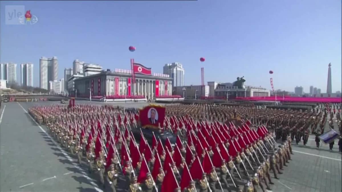 Uutisvideot: Pohjois-Korean paraati