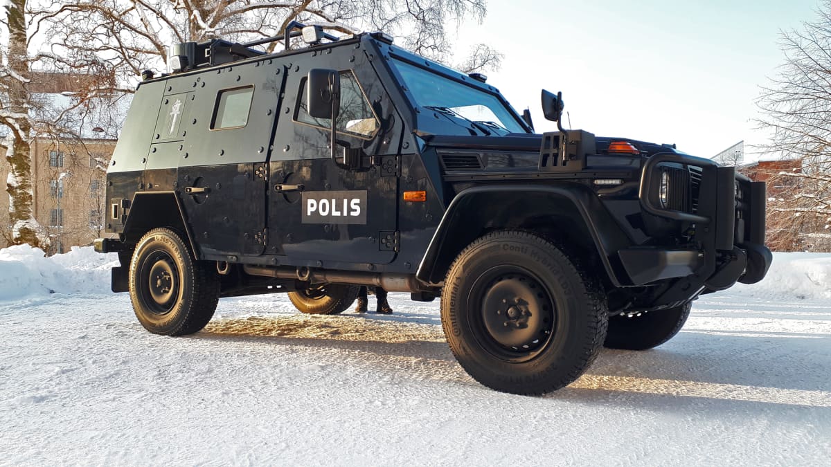 Video: Tällainen on Itä-Suomen poliisin uusi panssariauto – painaa viisi  tonnia, hinta lisävarusteineen 400 000 euroa