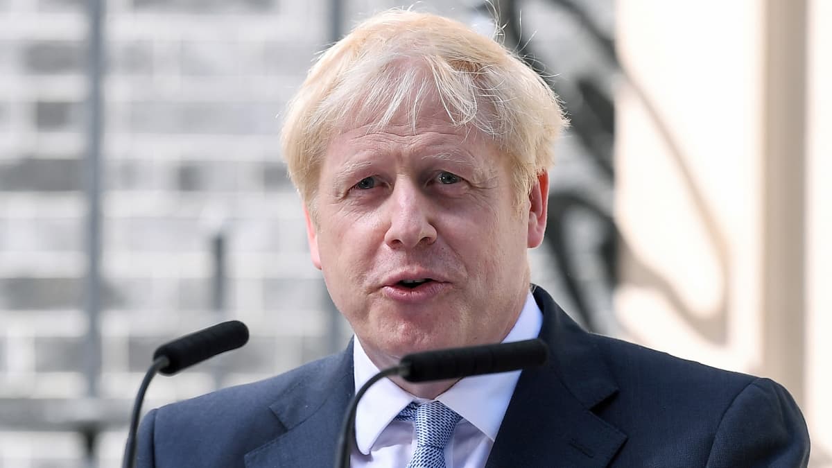 Eilen nimitetty Britannian uusi pääministeri Boris Johnson puhuu parlamentissa
