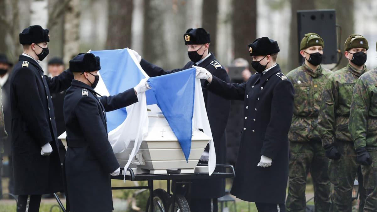  Viimeinen Mannerheim-ristin ritari Tuomas Gerdt haudattiin Lappeenrannassa.