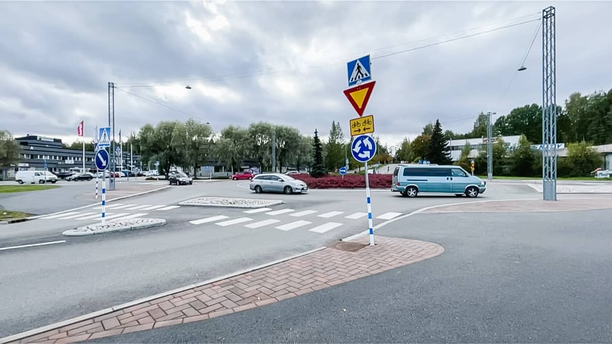 Onnettomuustilasto paljastaa: Suomen vaarallisimpiin kuuluva risteys  pyöräilijöille on Jyväskylän Seppälässä