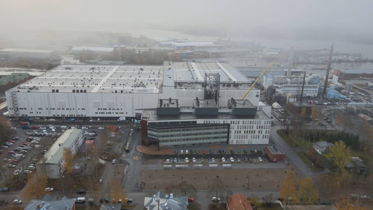 Vaasan Vaskiluotoon nouseva Wärtsilän teknologiakeskus on osittain jo käytössä lokakuussa. Kuvaus Jarkko Heikkinen, editointi Tarmo Niemi.