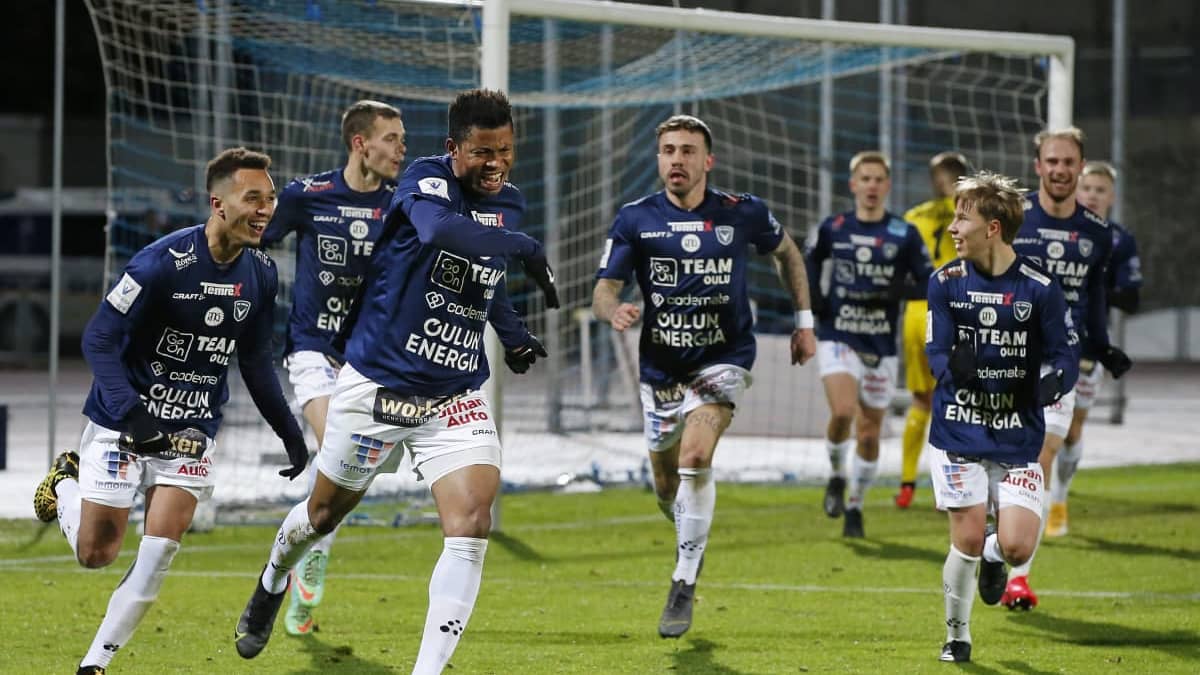 AC Oulu säilytti sarjapaikkansa – RoPS-hyökkääjä ei sulattanut  joukkuekaverin ulosajoa: "Se oli tuomarivirhe"