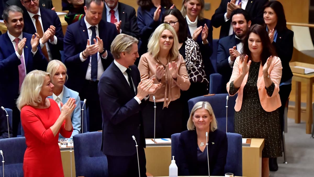 Ruotsin valtiopäivät on valinnut Magdalena Anderssonin uudelleen pääministeriksi