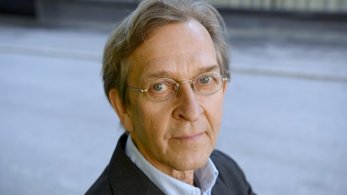 Emeritusprofessori Martti Koskenniemi kutsuu Venäjän iskua Kiovaan terroripommitukseksi