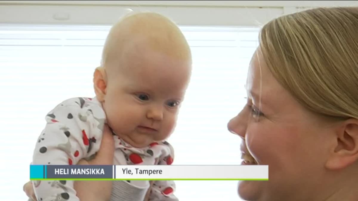 Kätilö Elina Botha haluaa rauhoittaa kaikki Suomen itkuiset vauvat ja  sanoo, että hänellä on siihen keinot