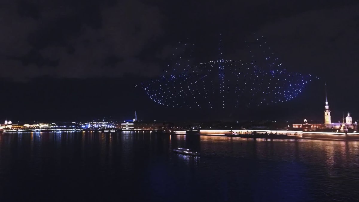 Pietarissa järjestettiin näyttävä valoshow droneilla