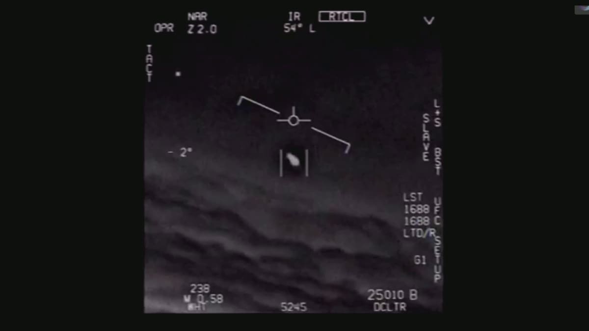 Yhdysvaltain laivaston julkaisema ufovideo