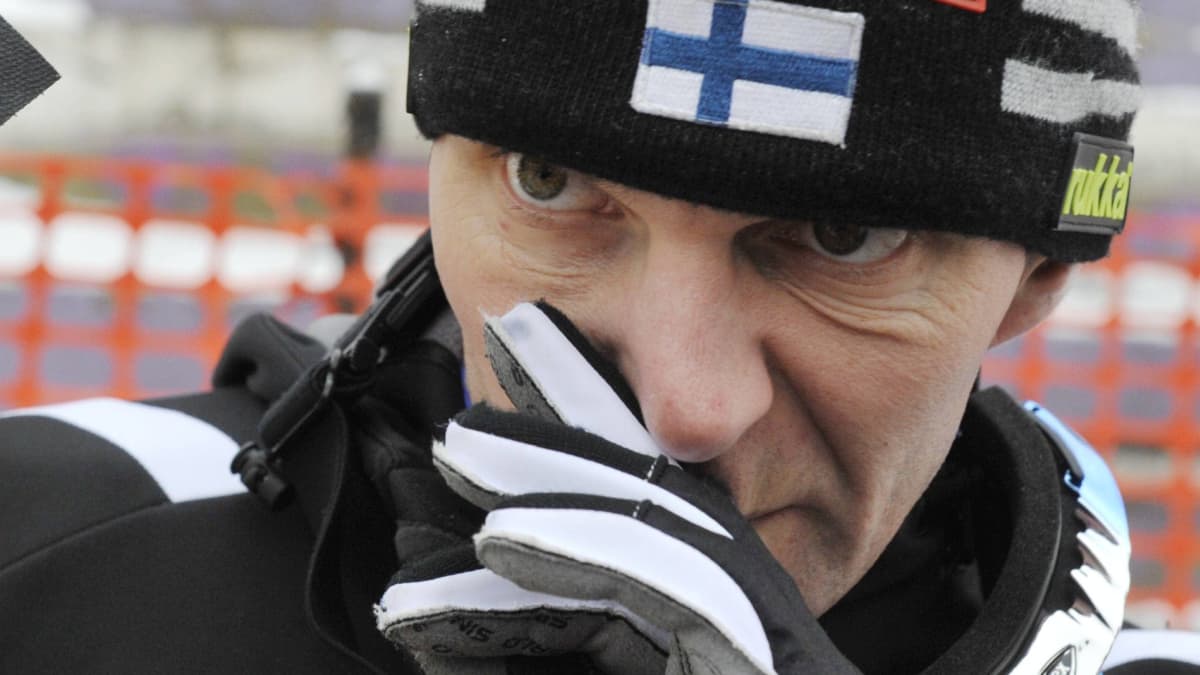 Janne Ahonen palaa 20 vuoden tauon jälkeen Suomen lipunkantajaksi: ”Silloin  ajatteli, että kunhan pääsisi äkkiä pois”