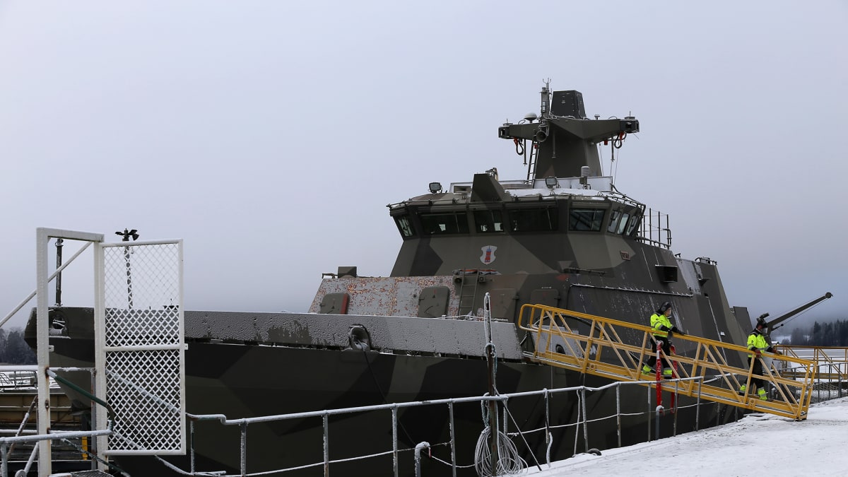 Hamina-luokan alus korjattavana Teijon telakalla