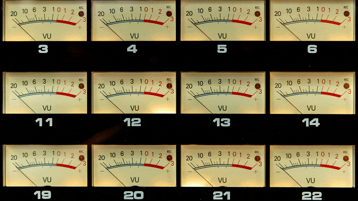 Analogitallentimen VU-mittareita.