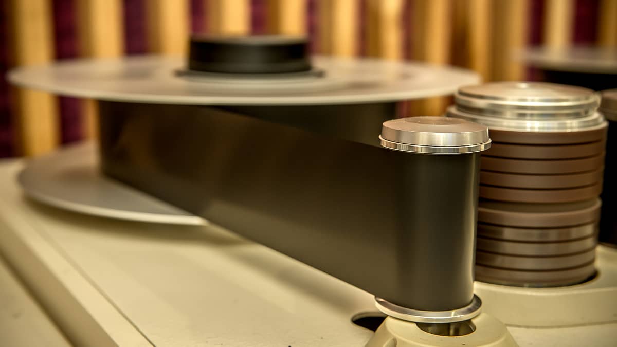 Analoginen moniraitatallennin Otari MTR-90 Astia-studiolla