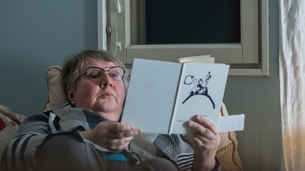 Anneli Kanto, kirjailijat, Suomen sisällissota , Punakaarti, Veriruusut
