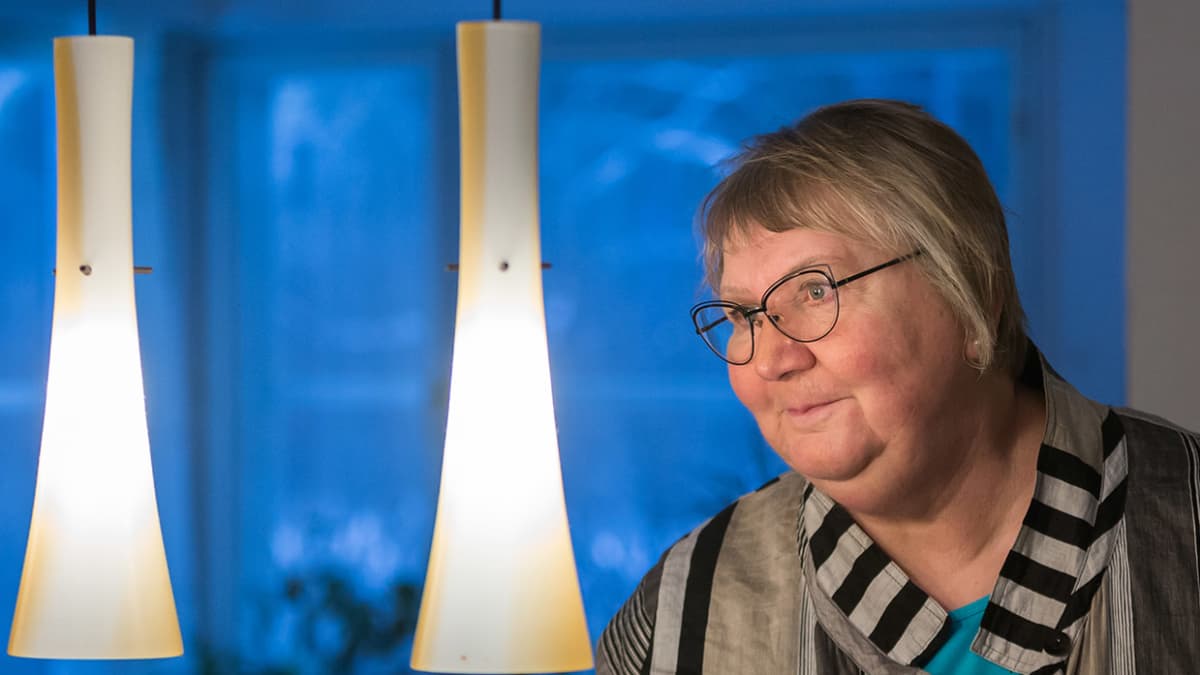 Anneli Kanto, kirjailijat, Suomen sisällissota , Punakaarti, Veriruusut