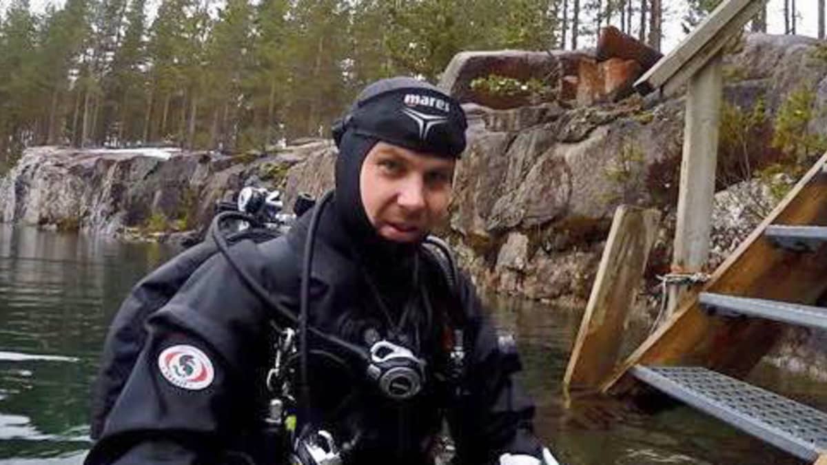 Thomas Stenberg sukeltamassa