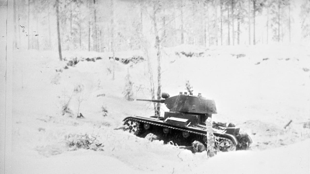 Talvisodan ainoa suomalainen panssarihyökkäys meni kaikin tavoin pieleen –  Kuudesta panssarivaunusta viisi tuhoutui ja yksi ajoi ojaan