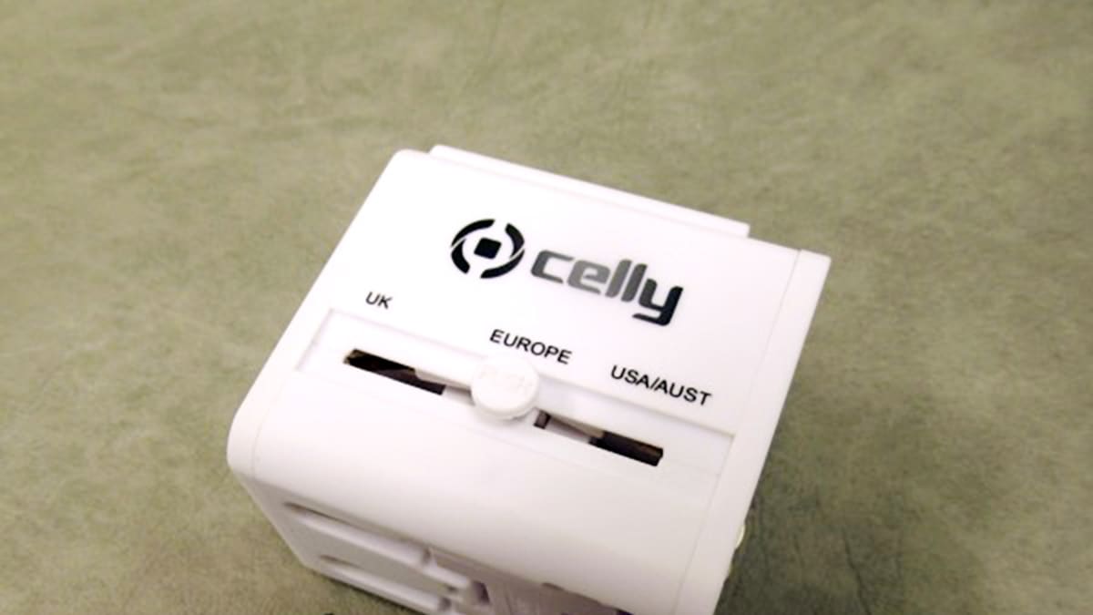 Celly UTC01 Multicharger 4 in 1 -adapteri