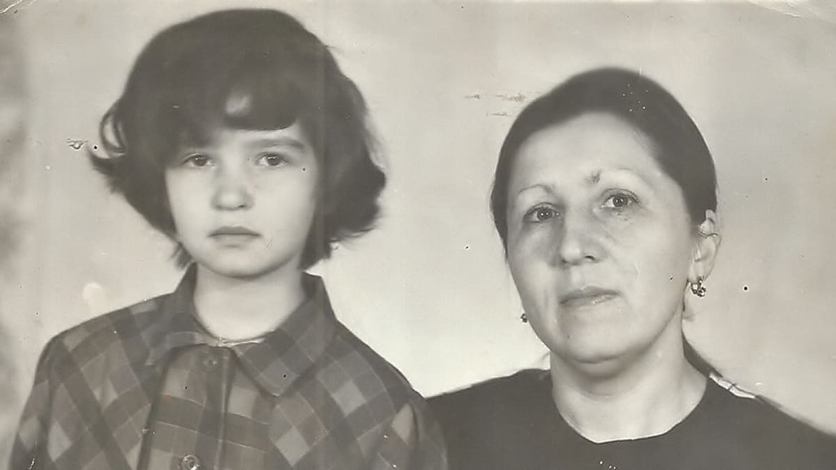 Девятилетняя Полина и ее мама Едена Жеребцова, 1994 год