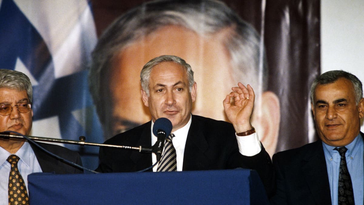 Benjamin Netanjahu nousi yllätysvoittoon vuoden 1996 parlamenttivaaleissa.