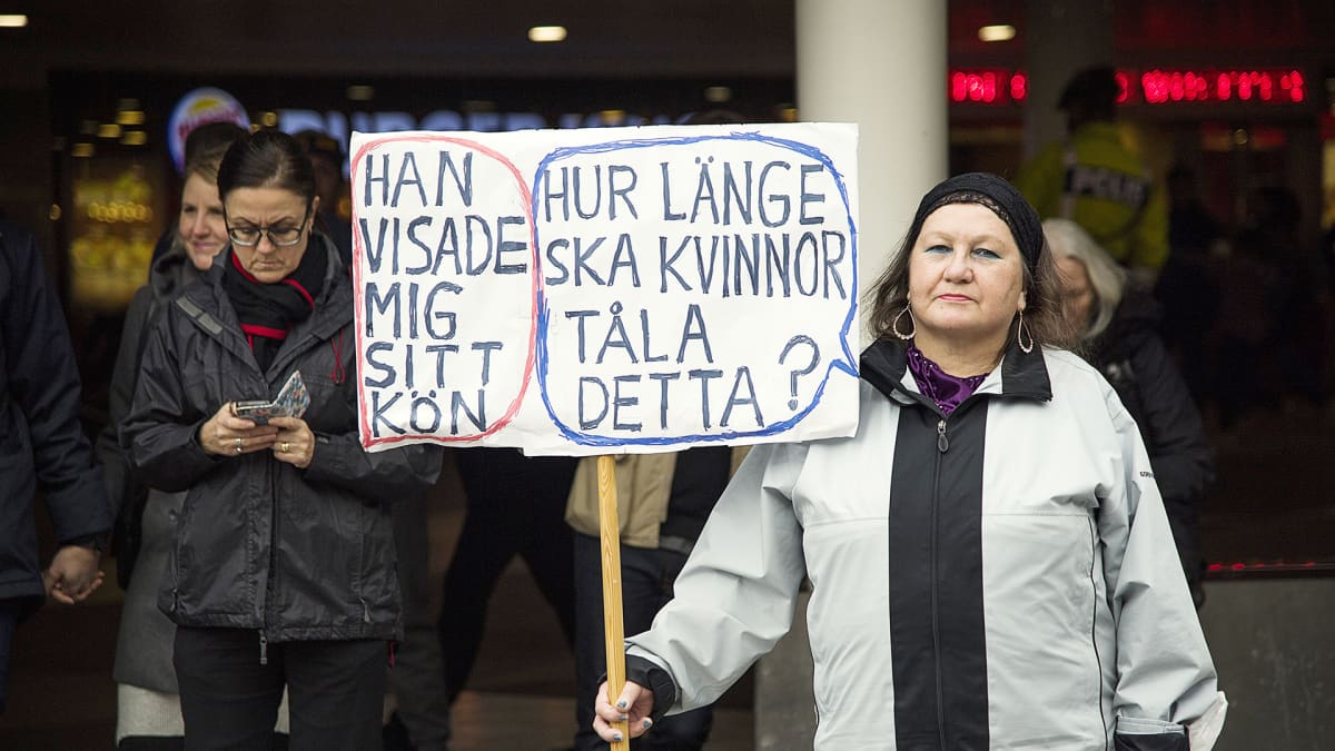 Ruotsin #metoo -liikkeen yhteydessä  vaadittiin myös suostumuksen puutteen lisäämistä raiskauksen tunnusmerkistöön.