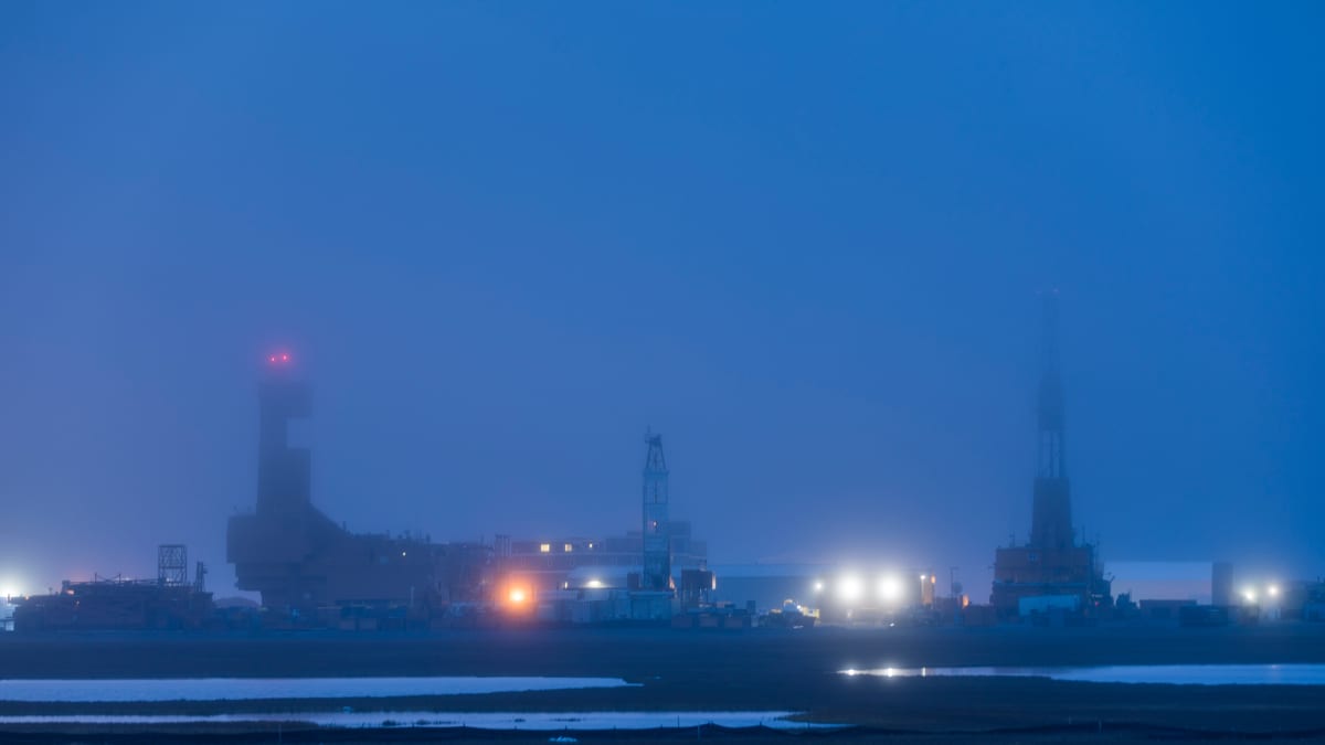 Öljynporausta Prudhoe Bayssä, Pohjois-Alaskassa